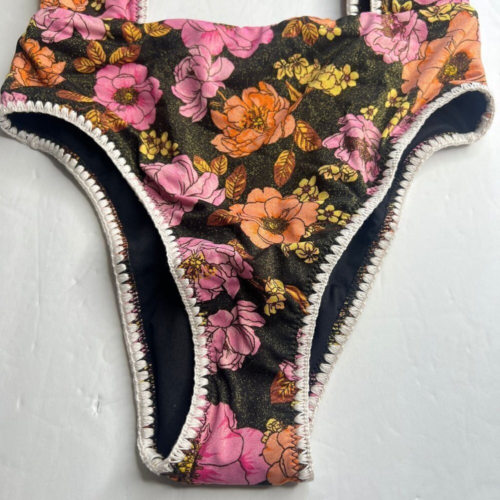 VICTORIA'S‎ SECRET SWIM Ruffle One-Piece cheeky Swimsuit w/ Crochet cut out XL - Picture 8 of 13